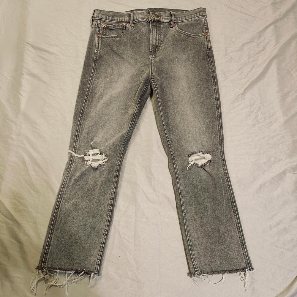 GAP Vintage Slim Mid Rise Distressed Grey Raw Hem Jeans Women Size 31 / 12 Short